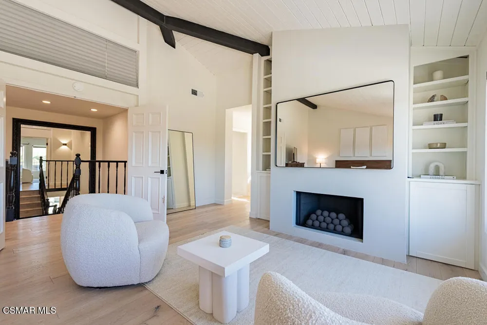 1725 Royal Saint George Drive Westlake Village, CA 91362