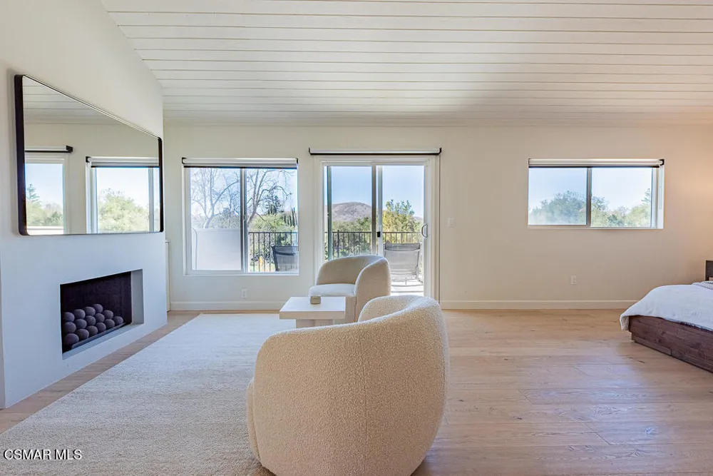 1725 Royal Saint George Drive Westlake Village, CA 91362