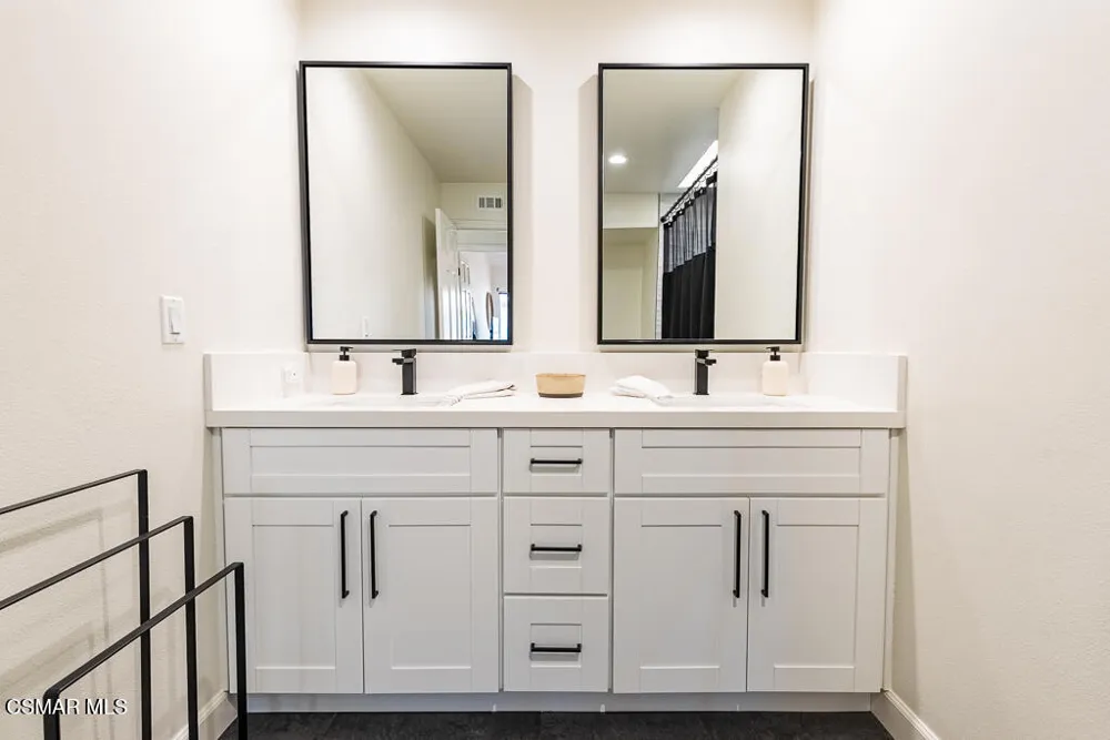 1725 Royal Saint George Drive Westlake Village, CA 91362