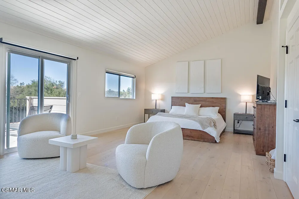 1725 Royal Saint George Drive Westlake Village, CA 91362