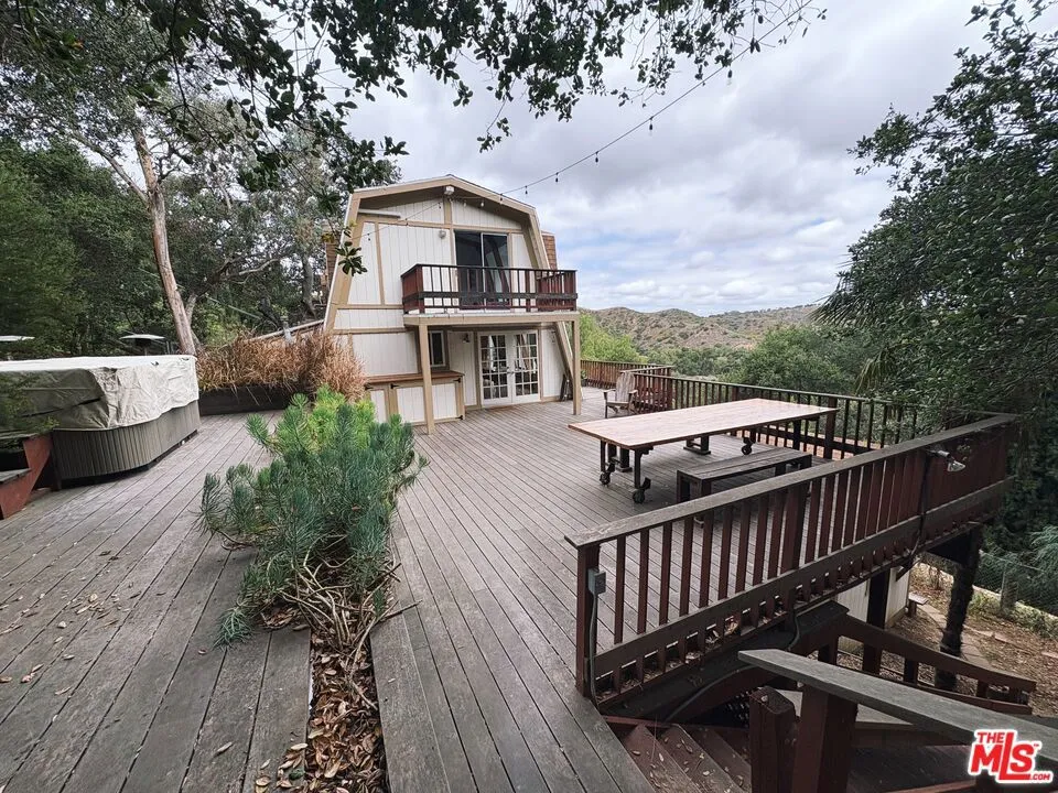 22013 Alta Drive Topanga, CA 90290
