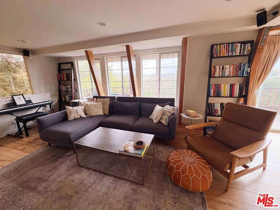 22013 Alta Drive Topanga, CA 90290