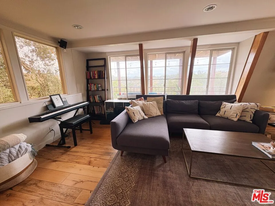 22013 Alta Drive Topanga, CA 90290