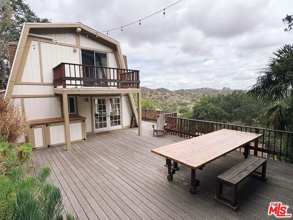 22013 Alta Drive Topanga, CA 90290
