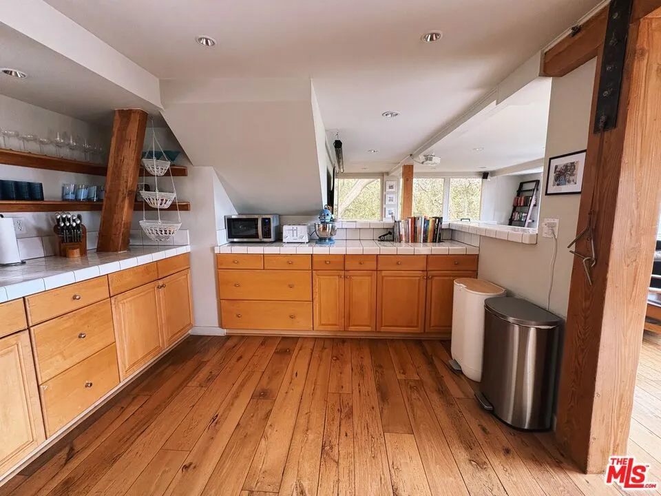 22013 Alta Drive Topanga, CA 90290