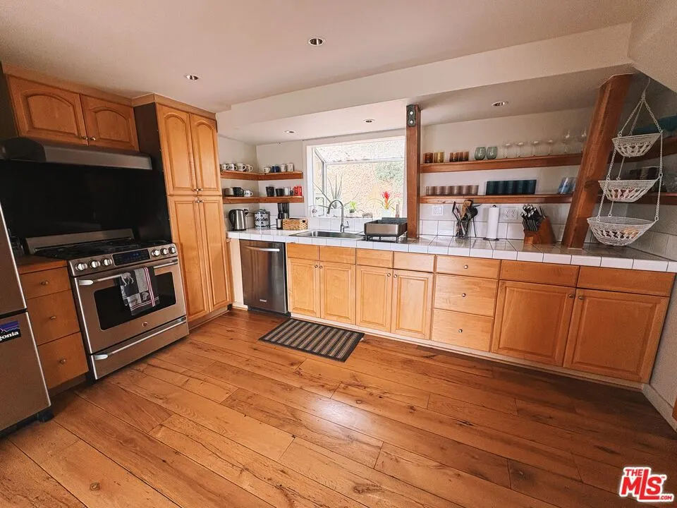 22013 Alta Drive Topanga, CA 90290
