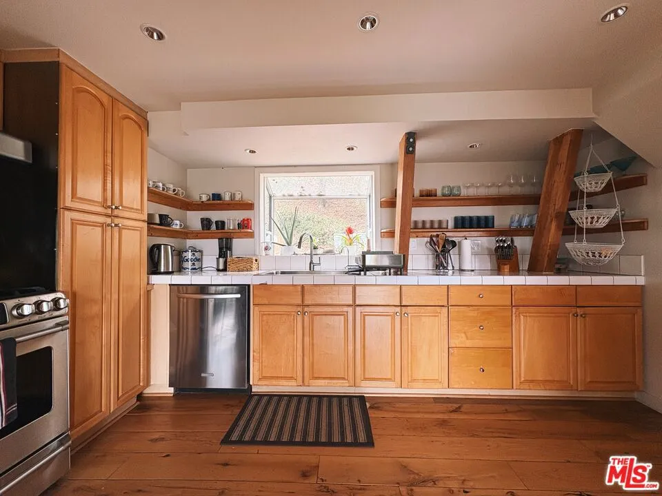 22013 Alta Drive Topanga, CA 90290