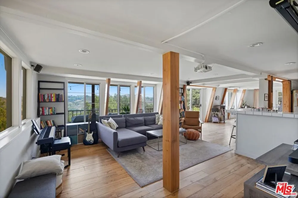 22013 Alta Drive Topanga, CA 90290