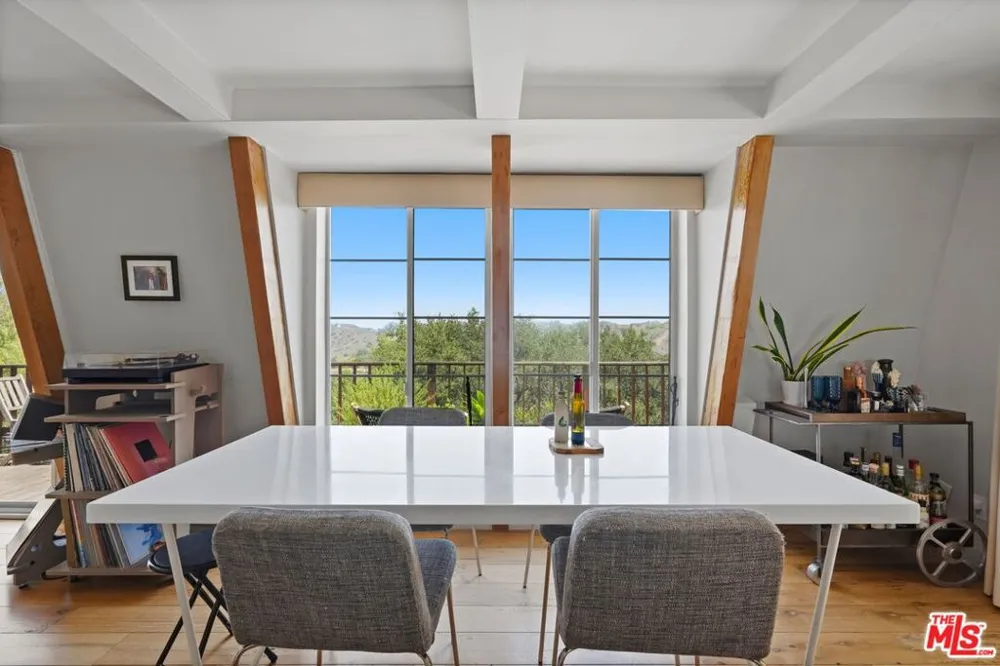 22013 Alta Drive Topanga, CA 90290