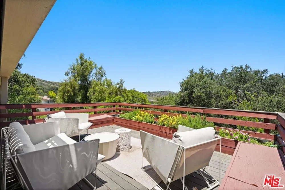 22013 Alta Drive Topanga, CA 90290