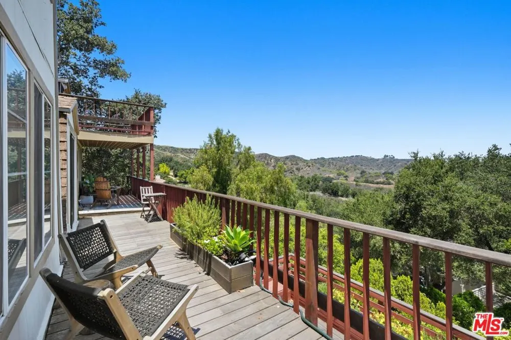 22013 Alta Drive Topanga, CA 90290