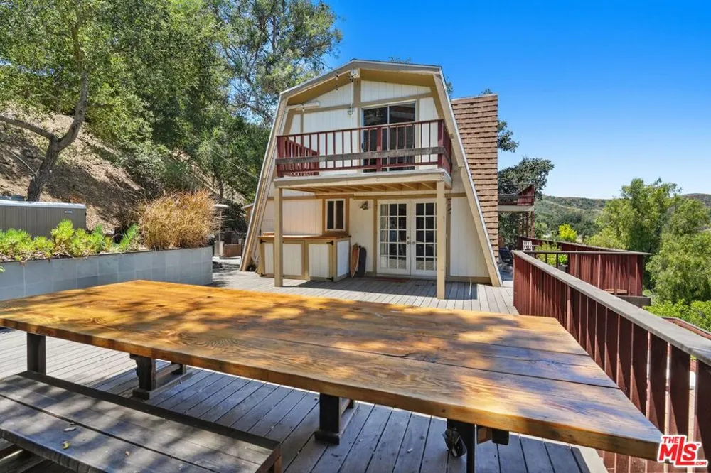 22013 Alta Drive Topanga, CA 90290