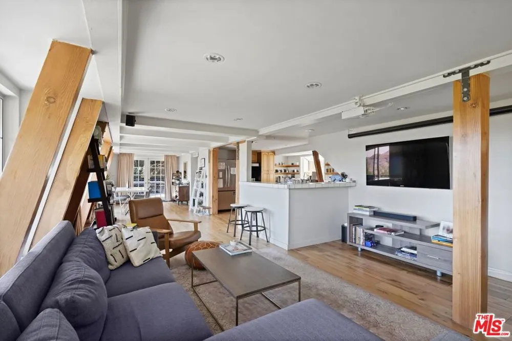 22013 Alta Drive Topanga, CA 90290