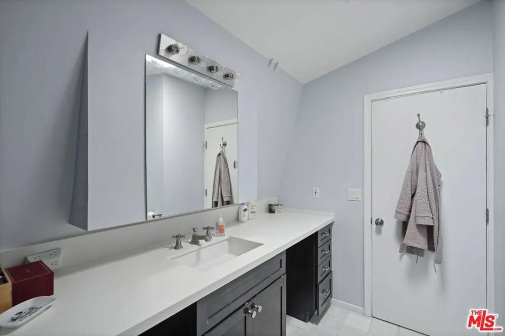 22013 Alta Drive Topanga, CA 90290