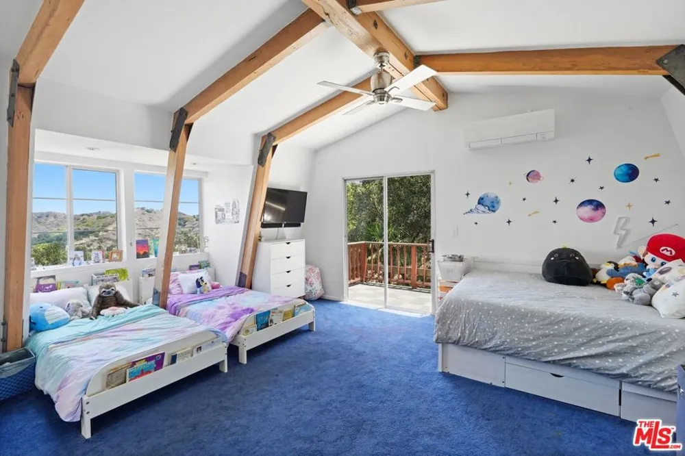 22013 Alta Drive Topanga, CA 90290