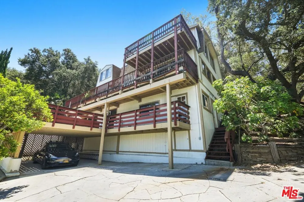 22013 Alta Drive Topanga, CA 90290