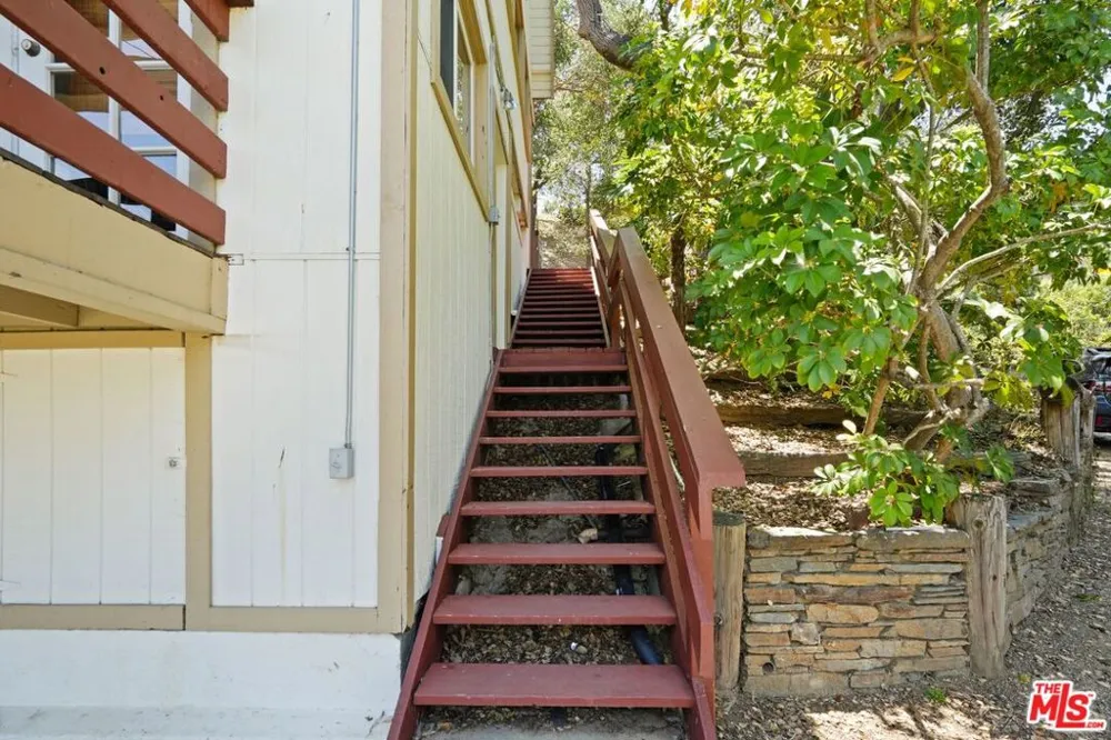 22013 Alta Drive Topanga, CA 90290
