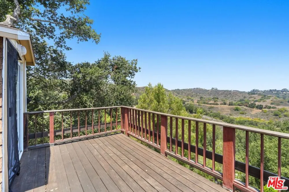 22013 Alta Drive Topanga, CA 90290