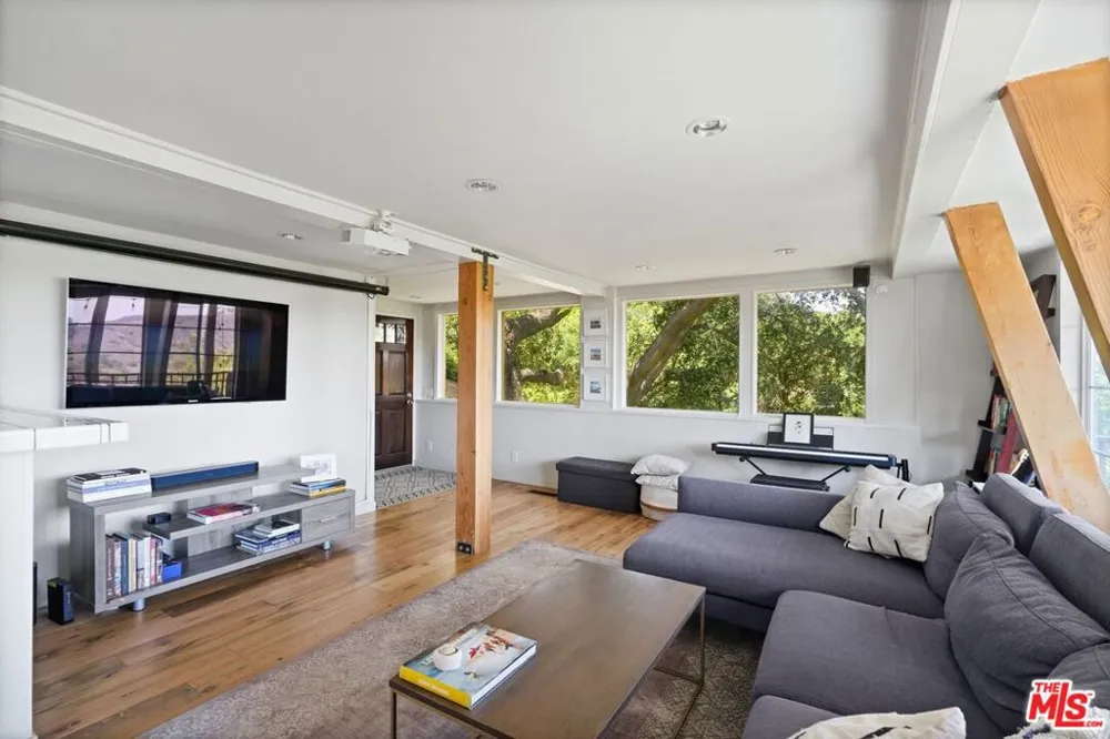 22013 Alta Drive Topanga, CA 90290