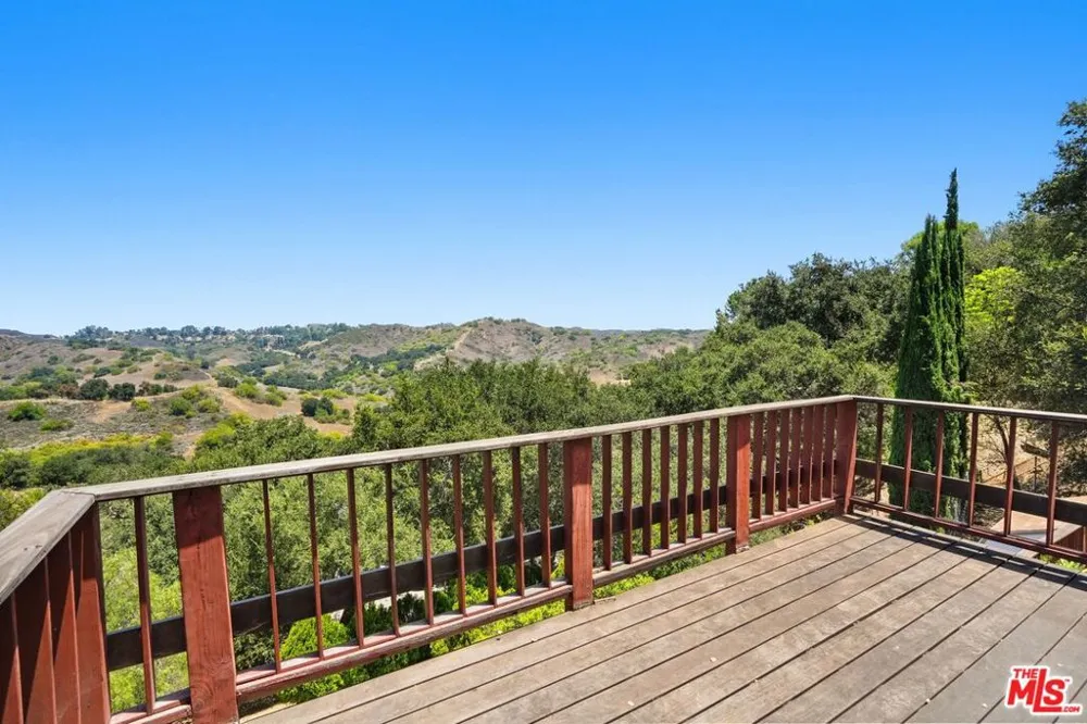 22013 Alta Drive Topanga, CA 90290