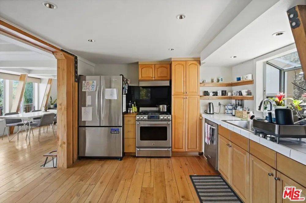 22013 Alta Drive Topanga, CA 90290