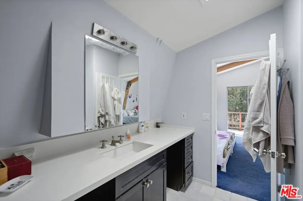 22013 Alta Drive Topanga, CA 90290