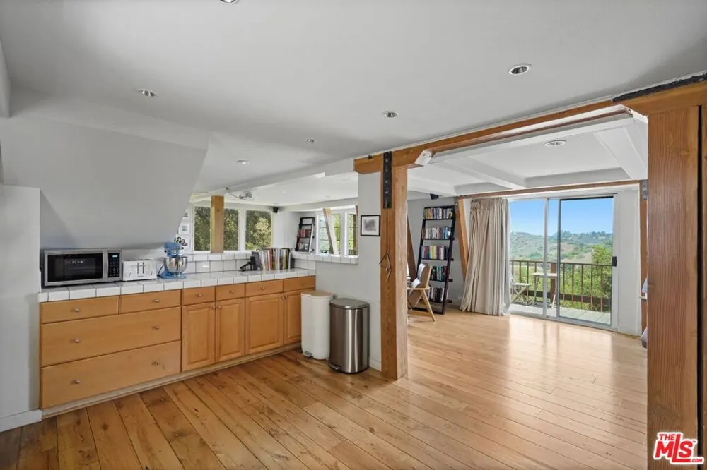 22013 Alta Drive Topanga, CA 90290