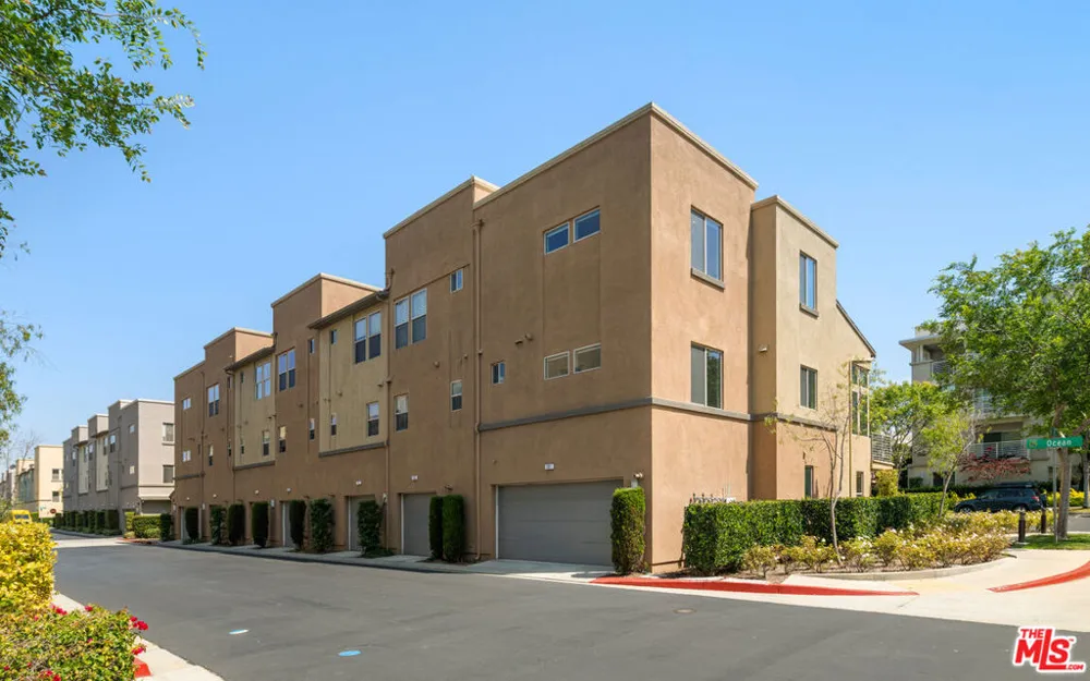 5449 Strand #101 Hawthorne, CA 90250