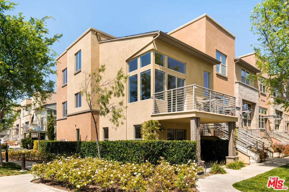 5449 Strand #101 Hawthorne, CA 90250