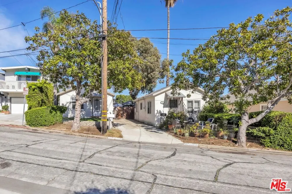 1226 Corona Street Hermosa Beach, CA 90254