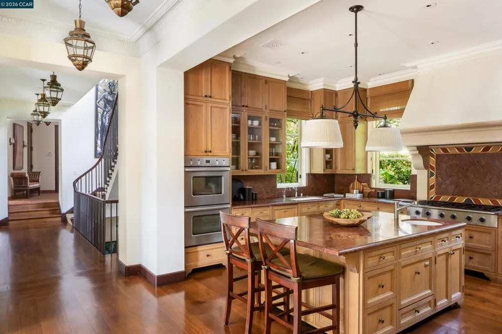 280 Indian Rd Piedmont, CA 94610