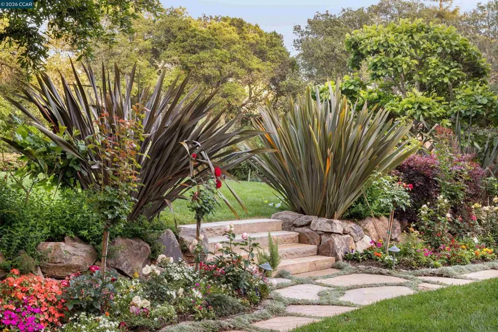 280 Indian Rd Piedmont, CA 94610