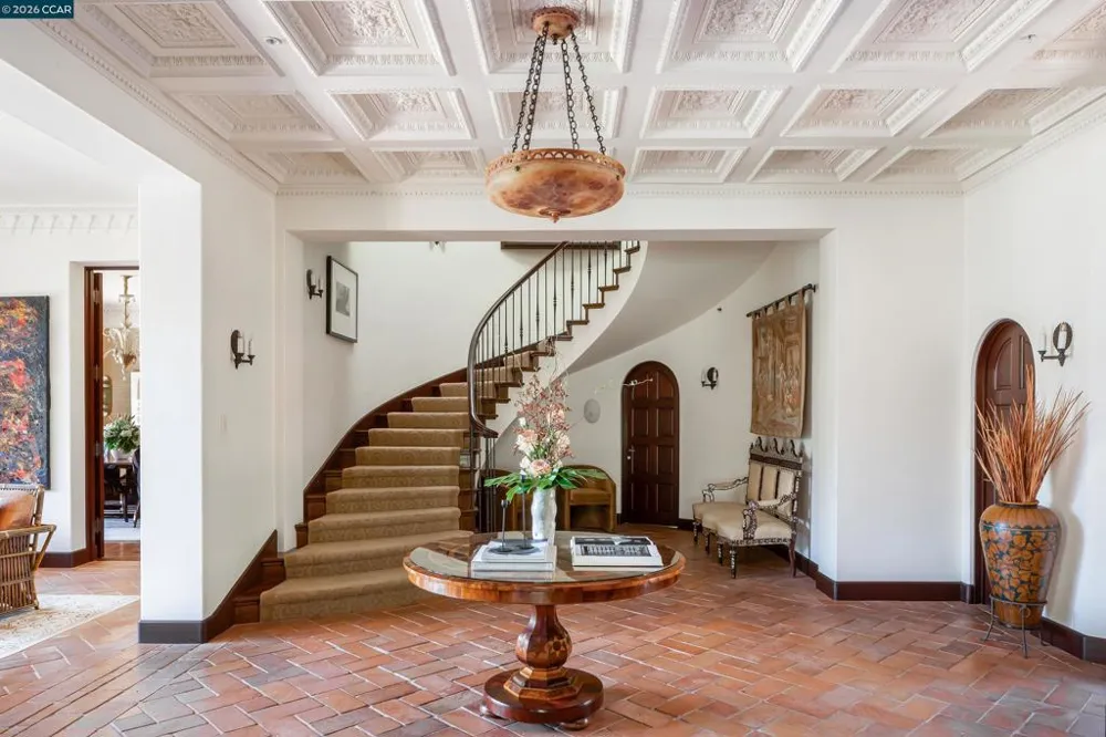 280 Indian Rd Piedmont, CA 94610