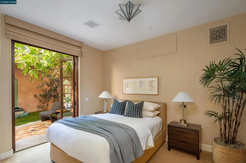 280 Indian Rd Piedmont, CA 94610