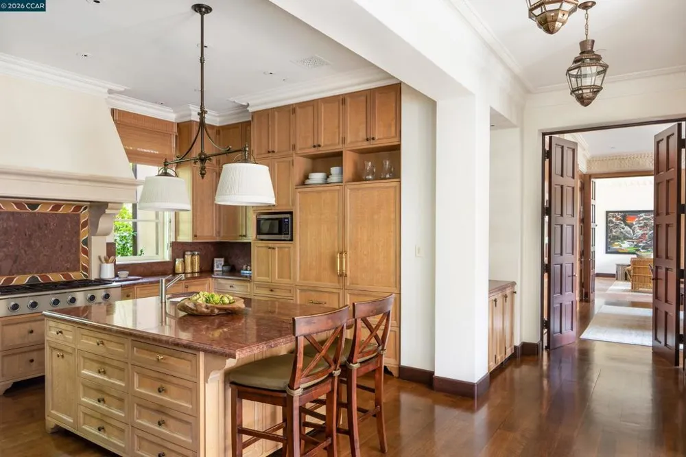 280 Indian Rd Piedmont, CA 94610