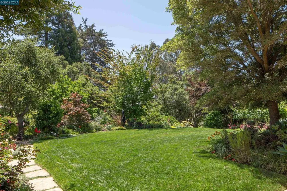 280 Indian Rd Piedmont, CA 94610