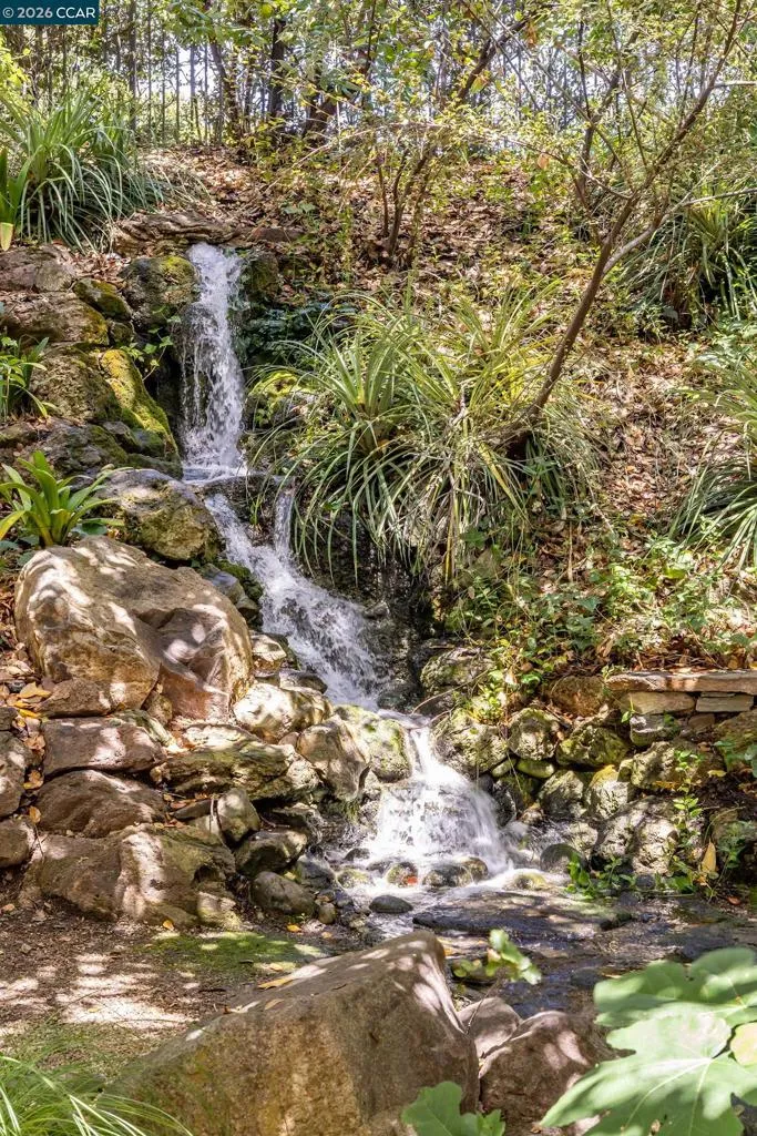 280 Indian Rd Piedmont, CA 94610