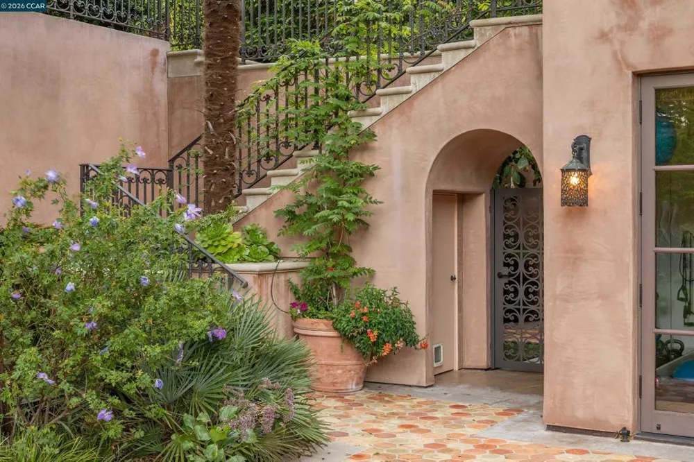 280 Indian Rd Piedmont, CA 94610