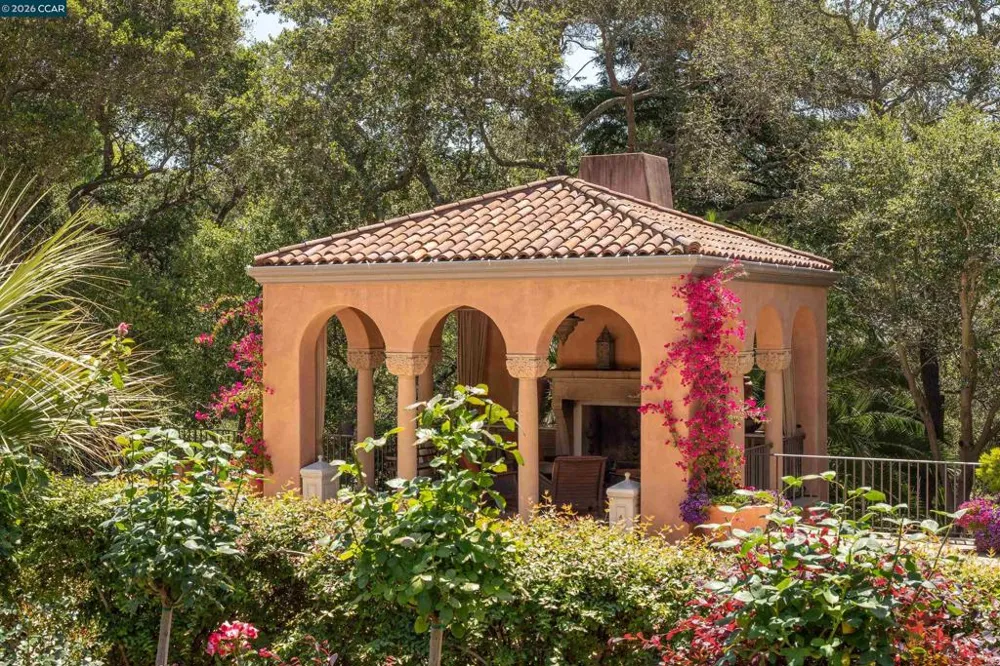 280 Indian Rd Piedmont, CA 94610
