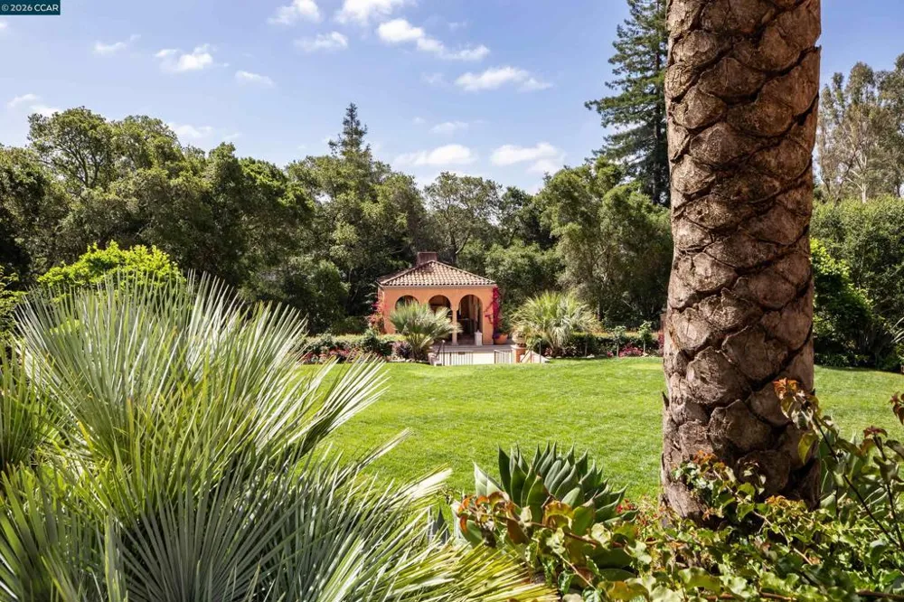 280 Indian Rd Piedmont, CA 94610