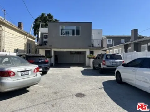 1608 W 36th Place