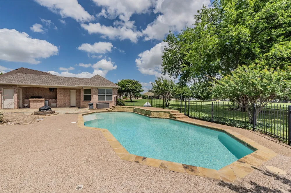 1049 Van Zandt Court Haslet, TX 76052