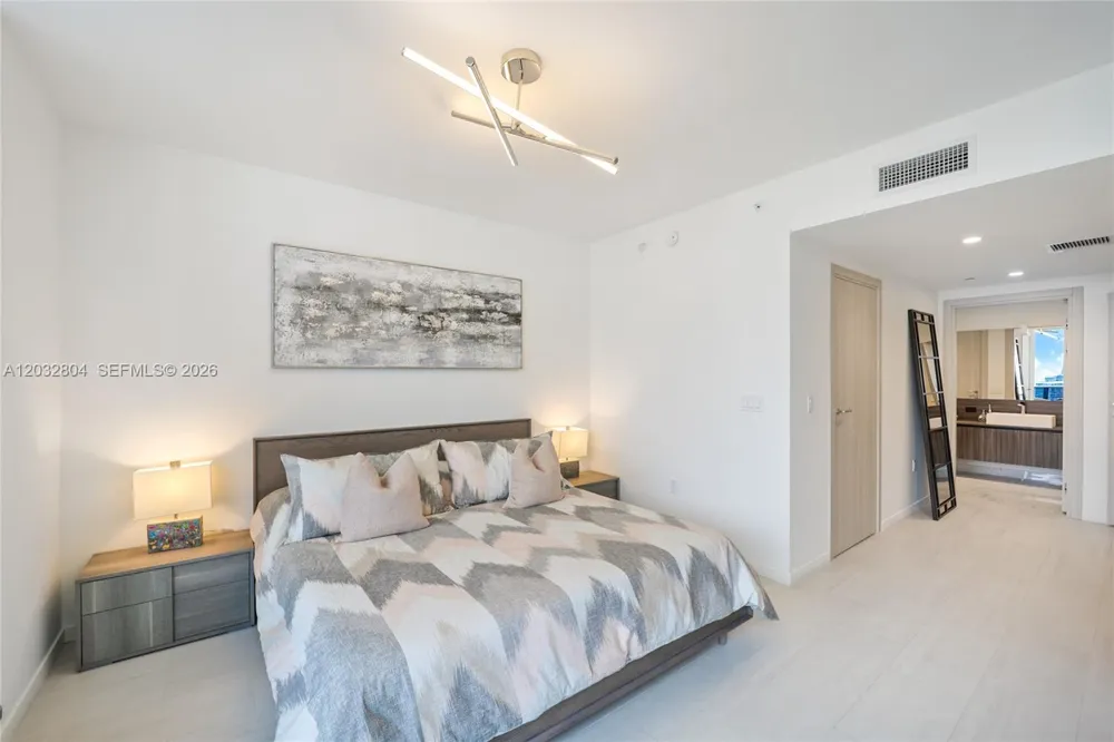 1000 Brickell Plz #4401 Miami, FL 33131