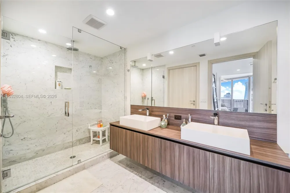 1000 Brickell Plz #4401 Miami, FL 33131