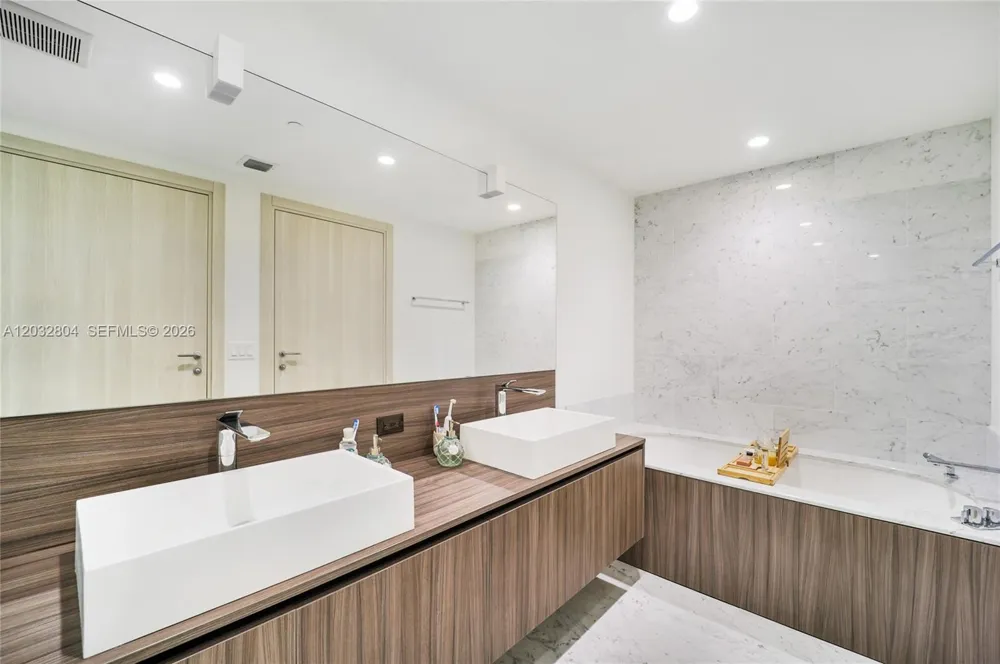 1000 Brickell Plz #4401 Miami, FL 33131
