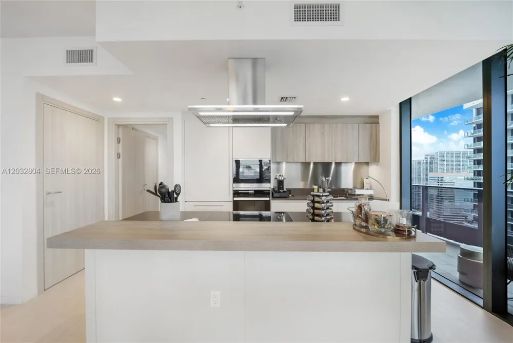 1000 Brickell Plz #4401 Miami, FL 33131