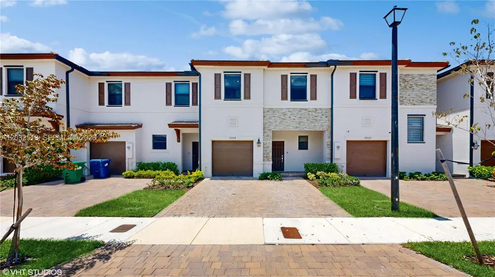 10004 SW 231 LN Miami, FL 33190
