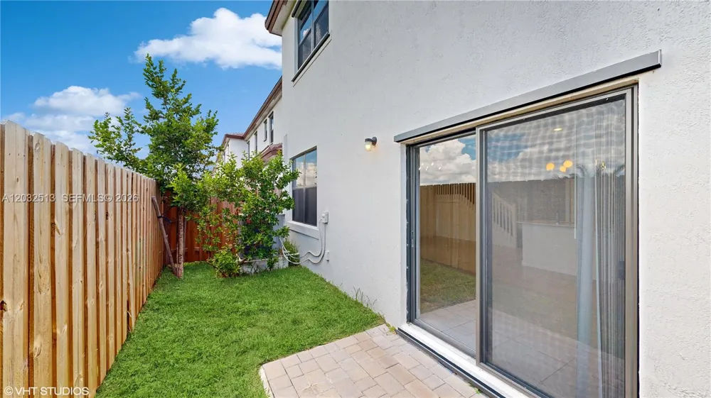 10004 SW 231 LN Miami, FL 33190