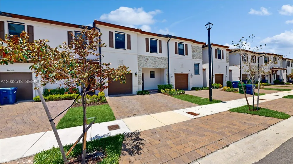 10004 SW 231 LN Miami, FL 33190