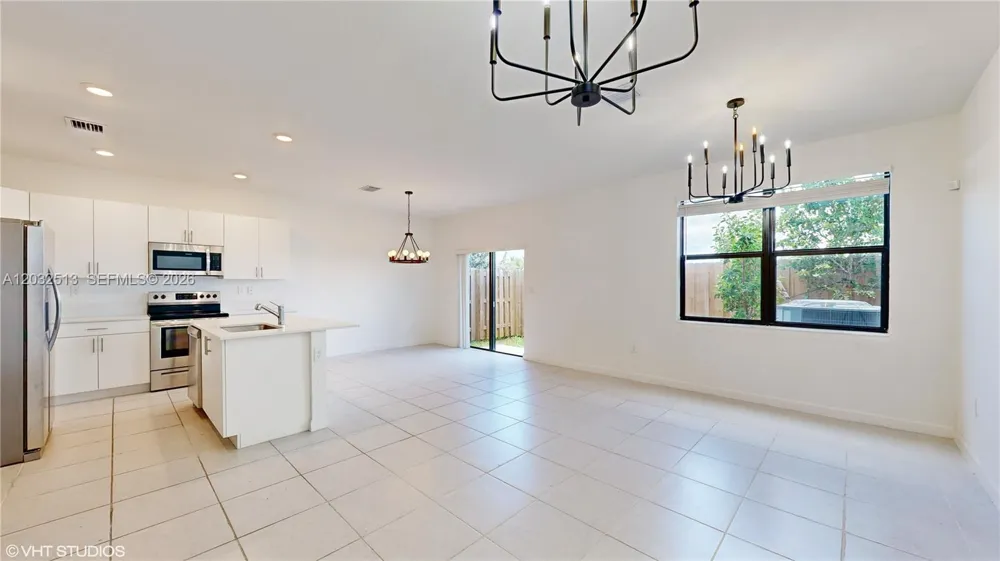 10004 SW 231 LN Miami, FL 33190